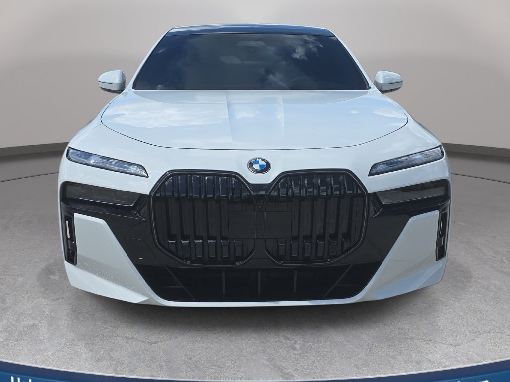 Used 2026 BMW 760i xDrive w/ Executive Package AWD/4WD image 3