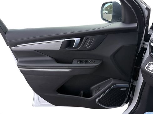 Used 2025 Buick Enclave Preferred image 17