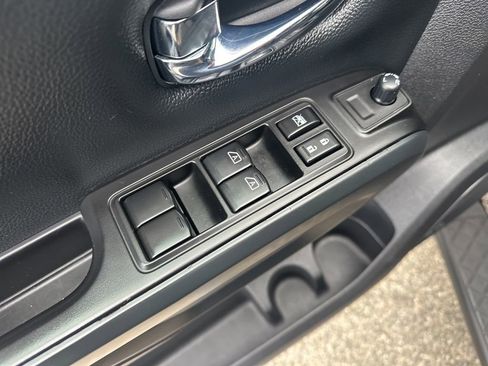 Used 2018 Nissan Titan SL w/ Midnight Edition image 14