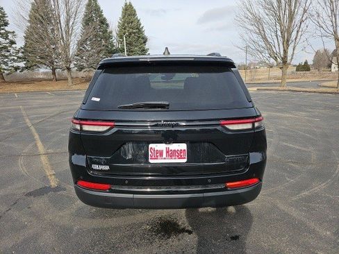 Used 2023 Jeep Grand Cherokee Limited w/ Luxury Tech Group II image 5