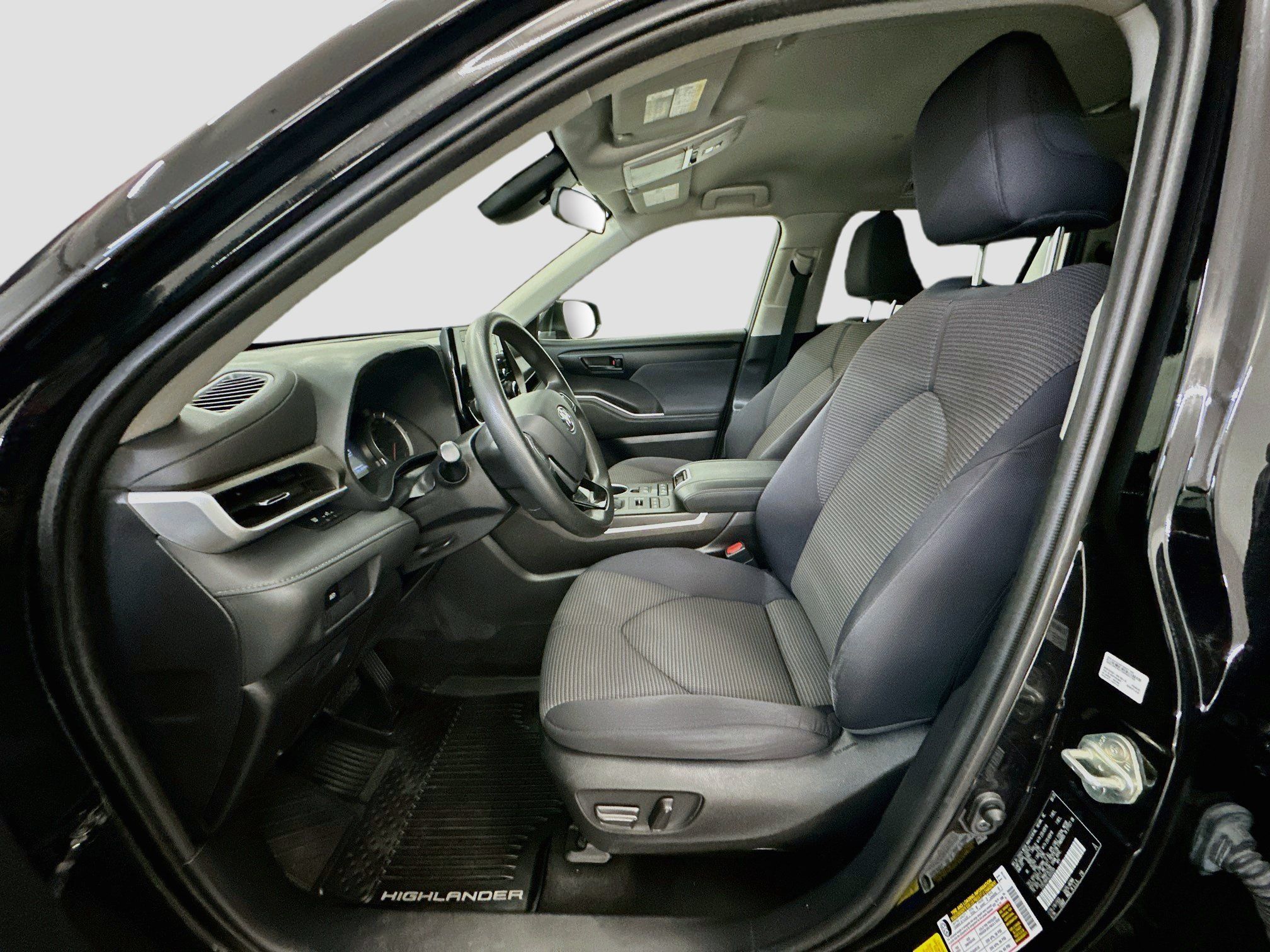 Used 2020 Toyota Highlander L AWD/4WD image 13