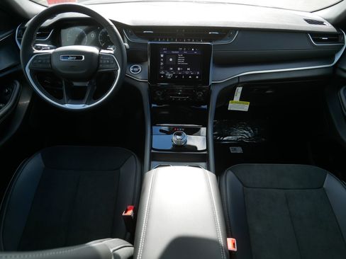 New 2025 Jeep Grand Cherokee 4WD image 9