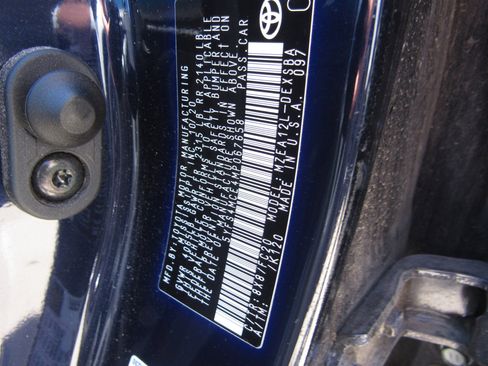 Used 2021 Toyota Corolla SE w/ Carpet Mat Package (TMS) image 6