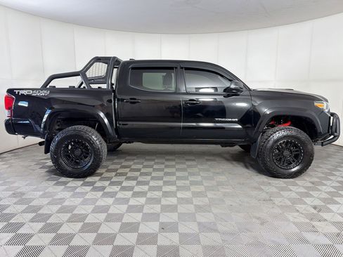 Used 2016 Toyota Tacoma TRD Sport image 8