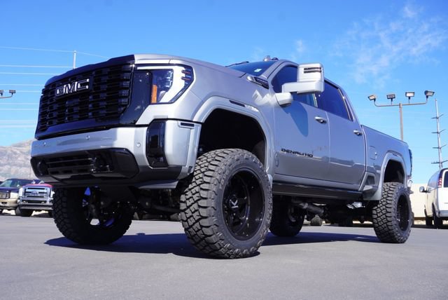 Used 2026 GMC Sierra 3500 Denali Ultimate w/ LPO, Black Badging Package AWD/4WD image 8