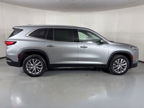 Used 2025 Buick Enclave Preferred FWD image 9