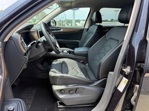 Used 2024 Volkswagen Atlas SE AWD/4WD image 20