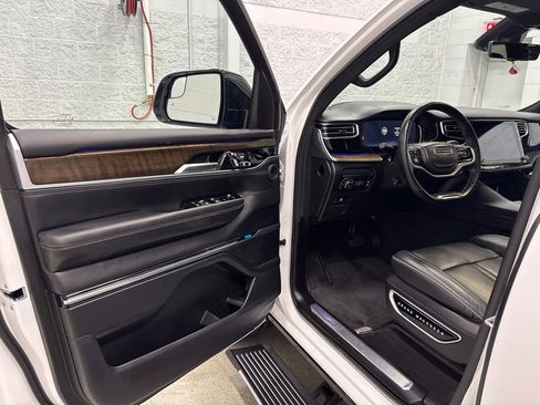 Used 2023 Jeep Grand Wagoneer Series II AWD/4WD image 12