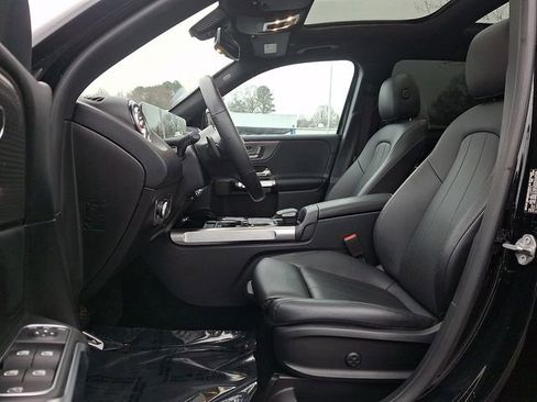 Used 2021 Mercedes-Benz GLB 250 4MATIC w/ Premium Package image 16