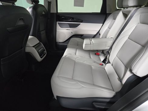 New 2026 Lincoln Nautilus Premier image 13