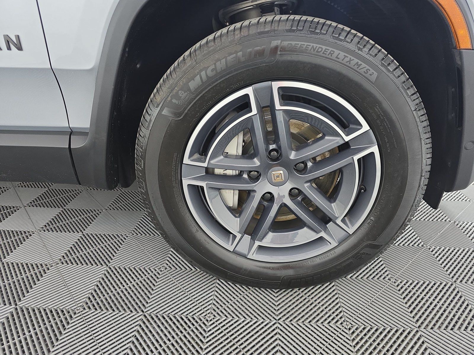 Used 2025 Rivian R1S Adventure Dual AWD/4WD image 11