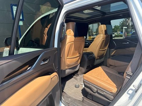 Used 2024 Cadillac Escalade Sport w/ LPO, ONYX Package AWD/4WD image 20