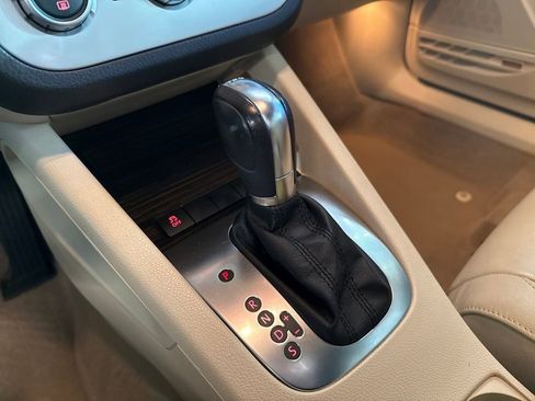 Used 2014 Volkswagen Eos Executive image 24