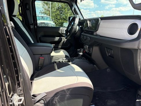 Used 2025 Jeep Gladiator Sport AWD/4WD image 25