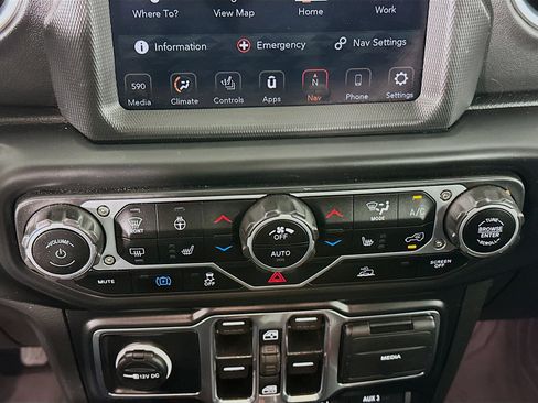 Used 2023 Jeep Wrangler Unlimited Rubicon 4xe w/ Cold Weather Group AWD/4WD image 23