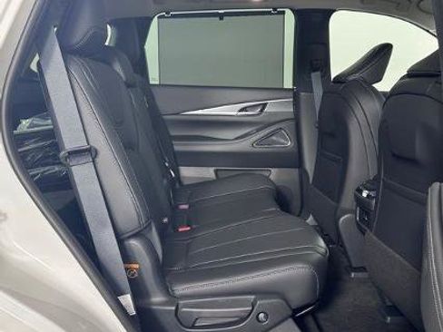 Certified 2025 INFINITI QX60 Luxe image 28
