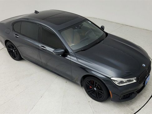 Used 2017 BMW 750i xDrive image 40