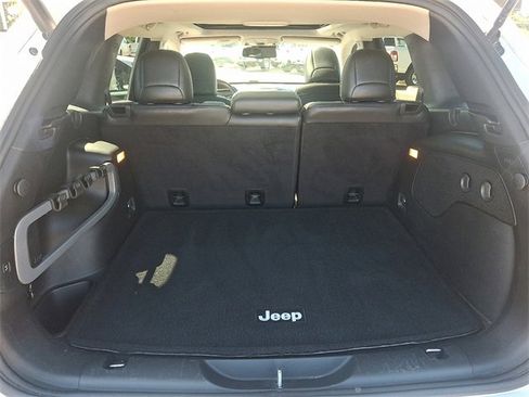 Used 2017 Jeep Cherokee Overland w/ Technology Group image 36