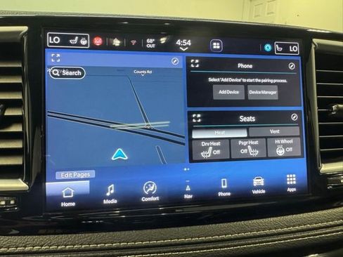 Used 2023 Chrysler Pacifica Limited FWD image 23