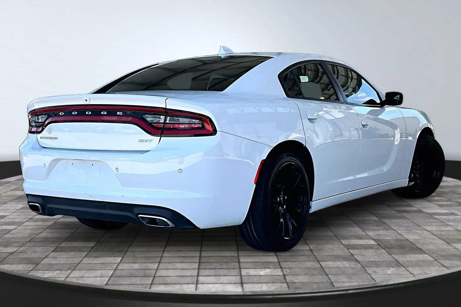 Used 2018 Dodge Charger SXT Plus w/ Navigation & Travel Group RWD image 6