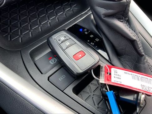 Used 2022 Toyota RAV4 XLE image 14