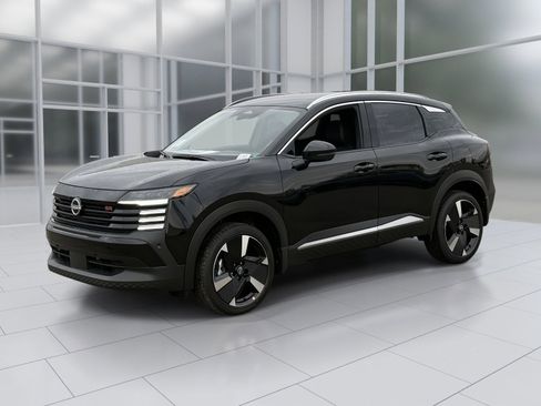 New 2026 Nissan Kicks SR w/ Cold Weather Package image 2