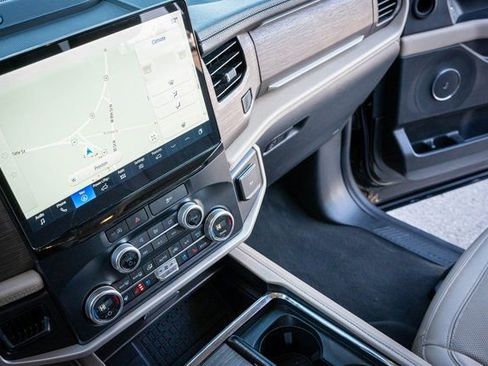 Used 2024 Ford Expedition Limited image 28