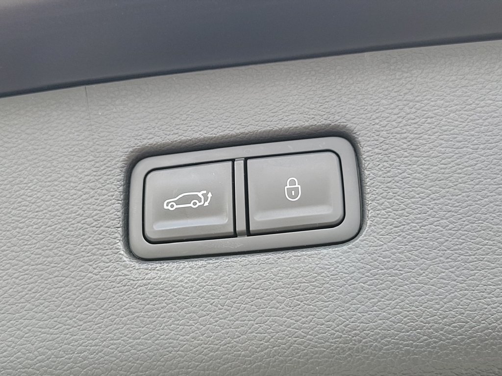 Used 2025 Genesis GV80 2.5T Standard AWD/4WD image 17