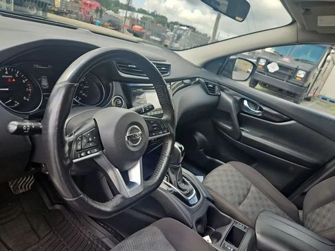 Used 2018 Nissan Rogue Sport SV w/ SV All-Weather Package AWD/4WD image 23