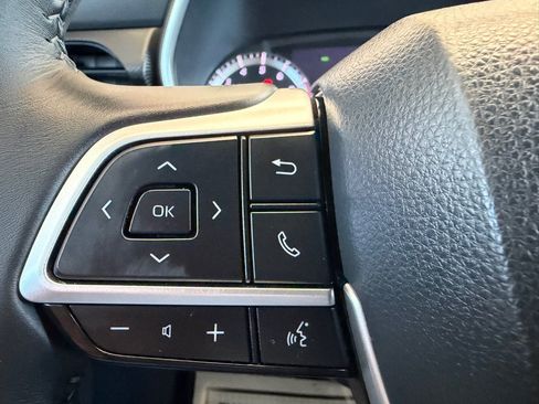 Used 2022 Toyota Highlander XSE FWD image 9