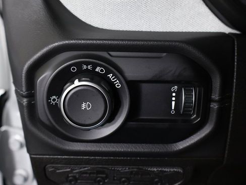 Used 2024 Jeep Wrangler Sahara image 32