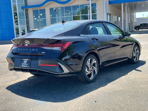 New 2026 Hyundai Elantra Limited FWD image 5