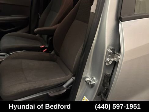 Used 2018 Chevrolet Trax LS FWD image 12