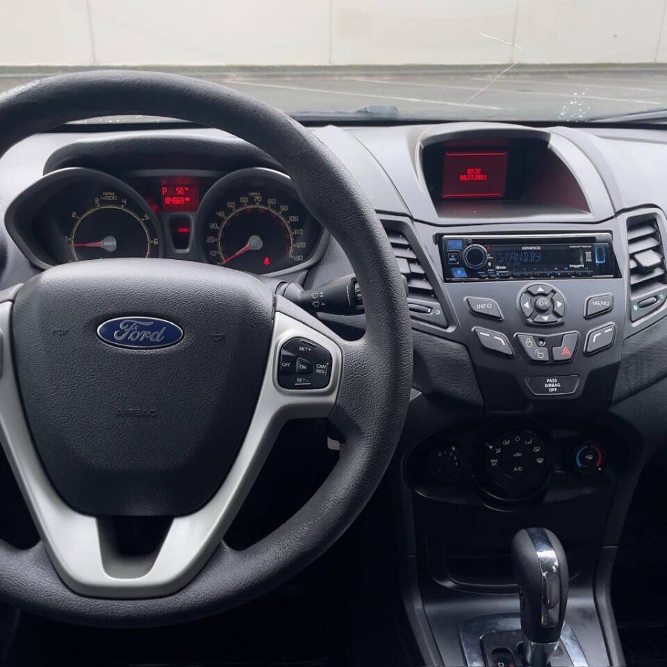 Used 2012 Ford Fiesta SE FWD image 12