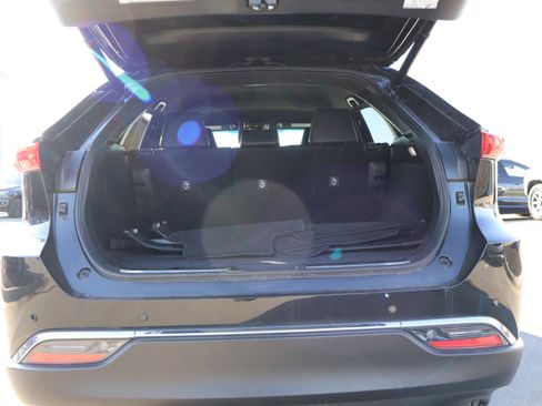 Used 2022 Toyota Venza XLE image 20