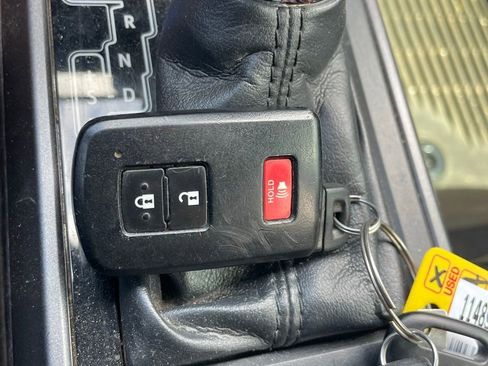 Used 2019 Toyota Tacoma TRD Off-Road AWD/4WD image 13