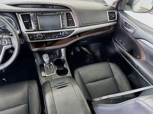 Used 2014 Toyota Highlander XLE AWD/4WD image 28