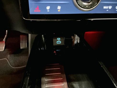 Used 2021 Ford Mustang Mach-E Premium image 33