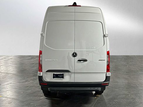 Used 2025 Mercedes-Benz Sprinter 2500 image 4