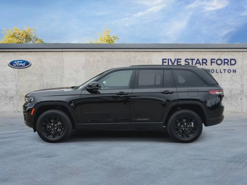 Used 2025 Jeep Grand Cherokee Altitude AWD/4WD image 5