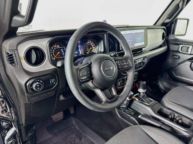 Used 2025 Jeep Gladiator Sport AWD/4WD image 12