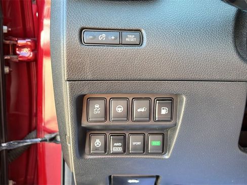 Used 2020 Nissan Rogue SV image 15