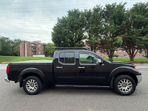 Used 2012 Nissan Frontier SL AWD/4WD image 8