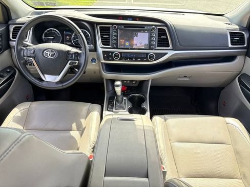Used 2019 Toyota Highlander Limited AWD/4WD image 18