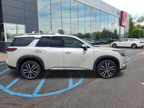 Certified 2024 Nissan Pathfinder Platinum w/ Cargo Package AWD/4WD image 8