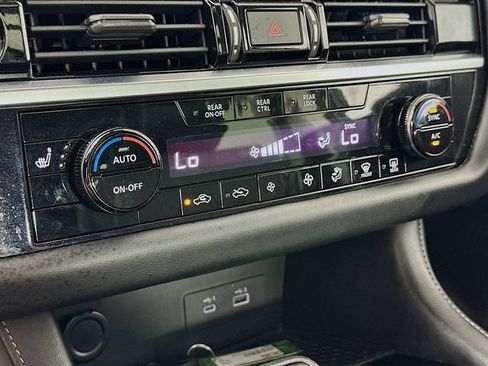 Used 2022 Nissan Pathfinder SV w/ SV Premium Package AWD/4WD image 21