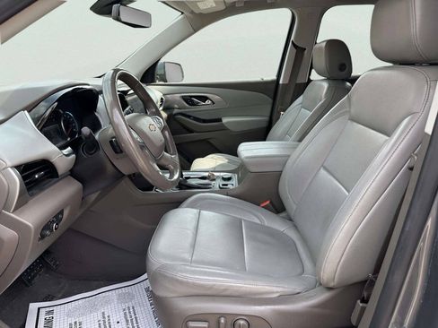 Used 2019 Chevrolet Traverse LT w/ LT Premium Package FWD image 9