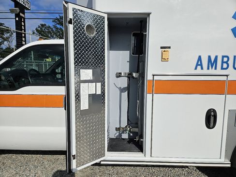 Used 2016 Ford F350 XLT image 9