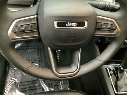 Used 2024 Jeep Compass Latitude AWD/4WD image 15
