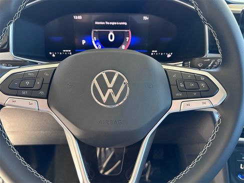 New 2026 Volkswagen Taos SE image 11